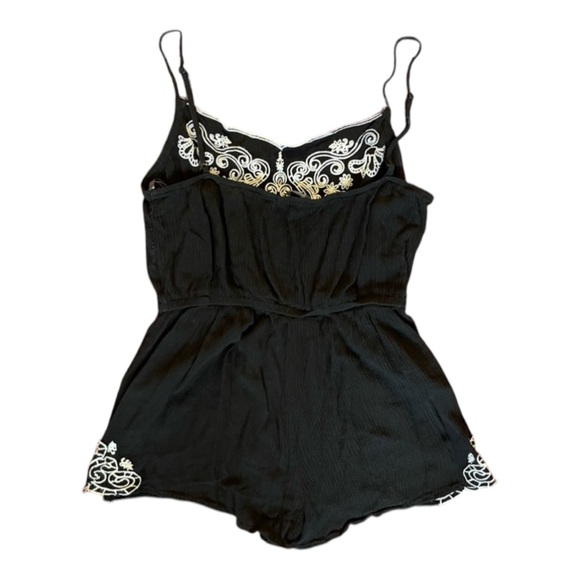 Embroidered romper - Picture 3 of 6